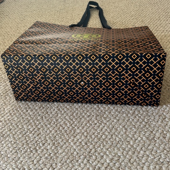 TORY BURCH LARGE SHOPPING BAG 16”x 12” x 6”, Tory Burch Tissue Paper & Sticker - Picture 4 of 6